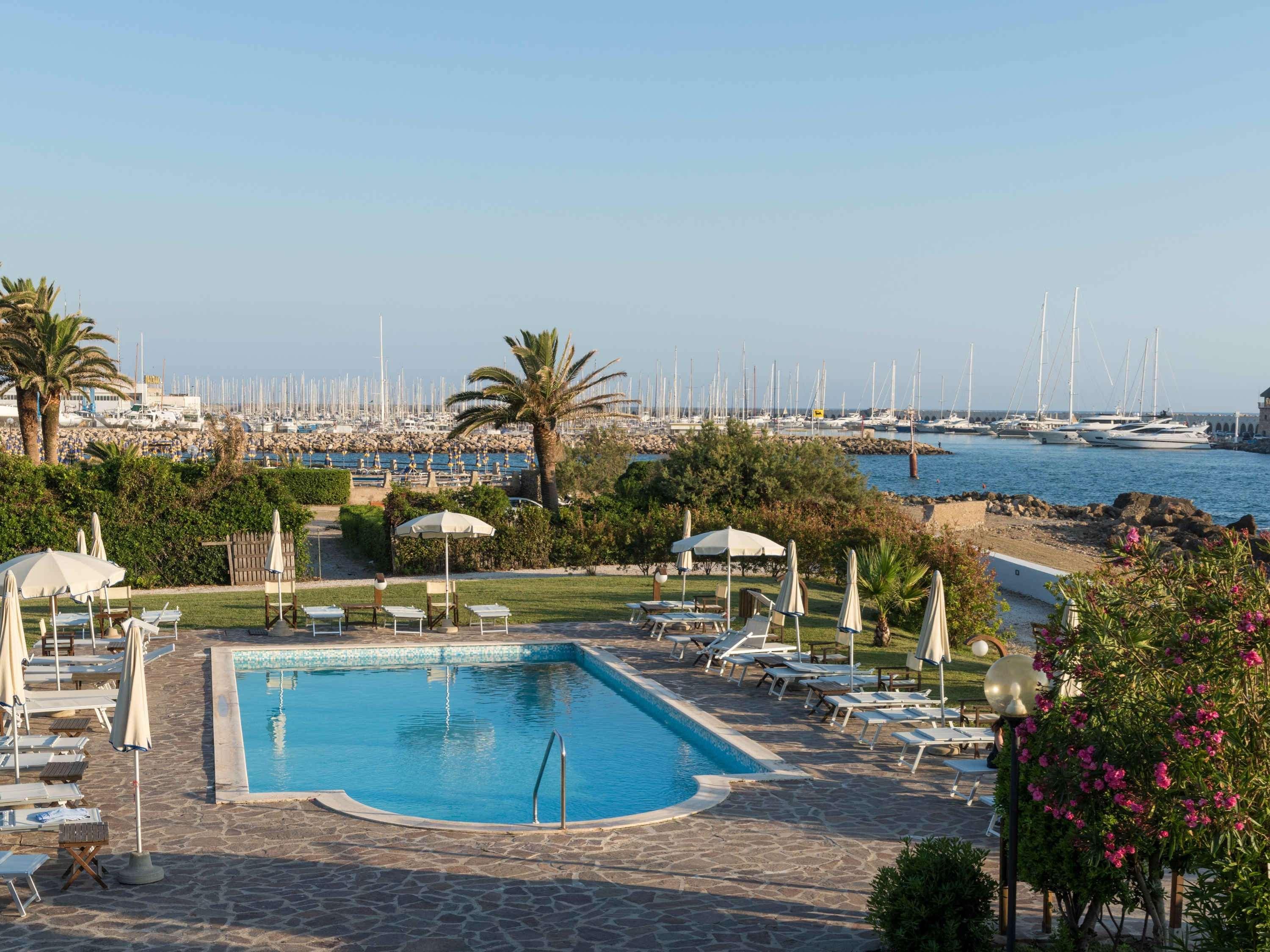 Mercure Civitavecchia Sunbay Park Hotel Esterno foto