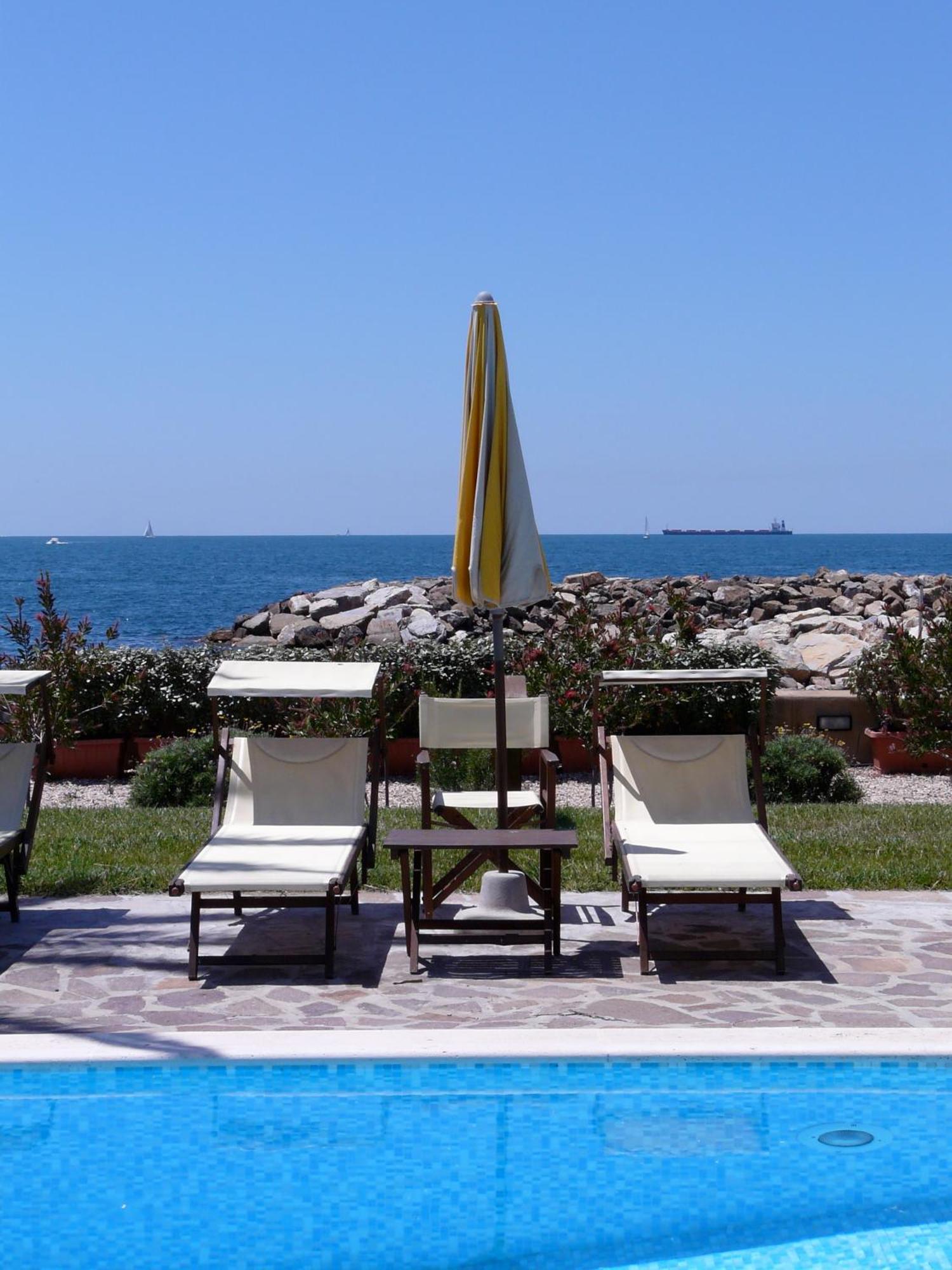 Mercure Civitavecchia Sunbay Park Hotel Esterno foto