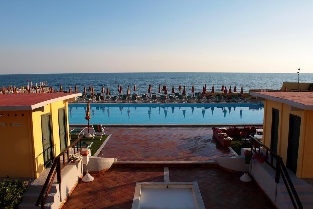 Mercure Civitavecchia Sunbay Park Hotel Esterno foto