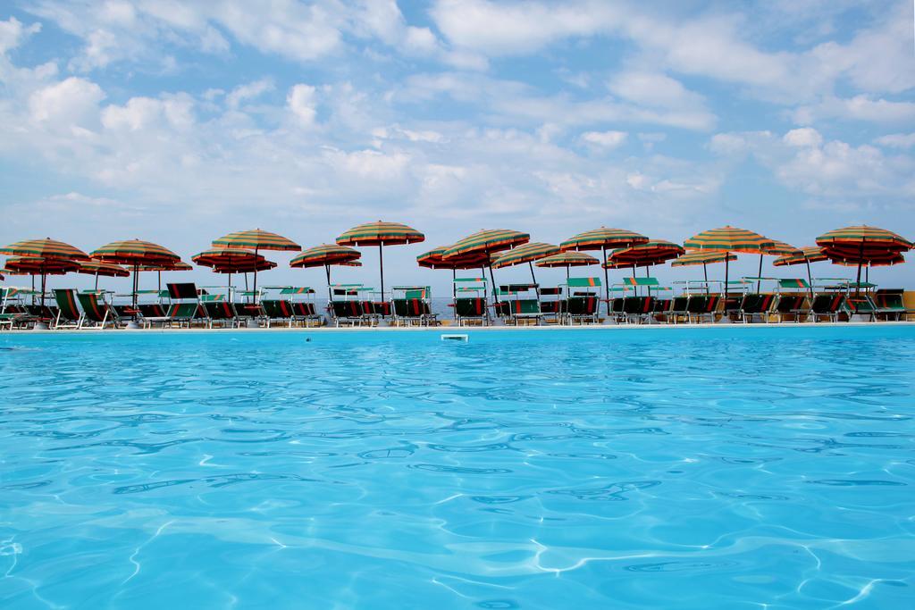 Mercure Civitavecchia Sunbay Park Hotel Esterno foto