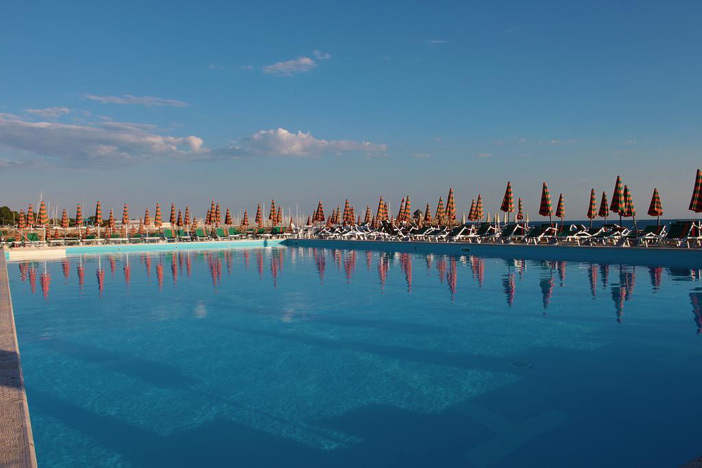 Mercure Civitavecchia Sunbay Park Hotel Esterno foto
