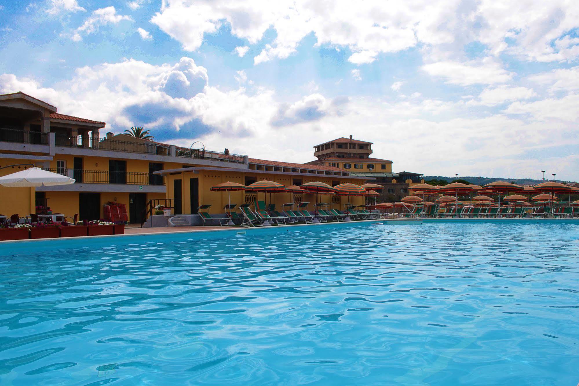 Mercure Civitavecchia Sunbay Park Hotel Esterno foto
